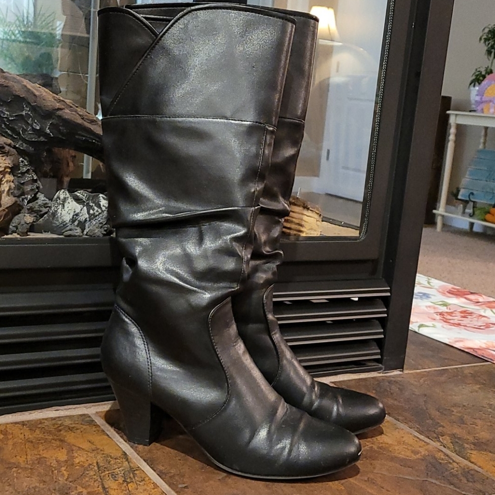 Women's size 9 black Fioni boots 🖤